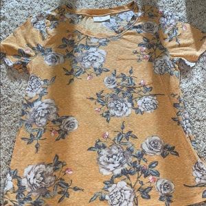 Super cute floral T-shirt!!